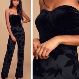 ❤️Lulu’s Love About Black Velvet strapless Jumpsuit